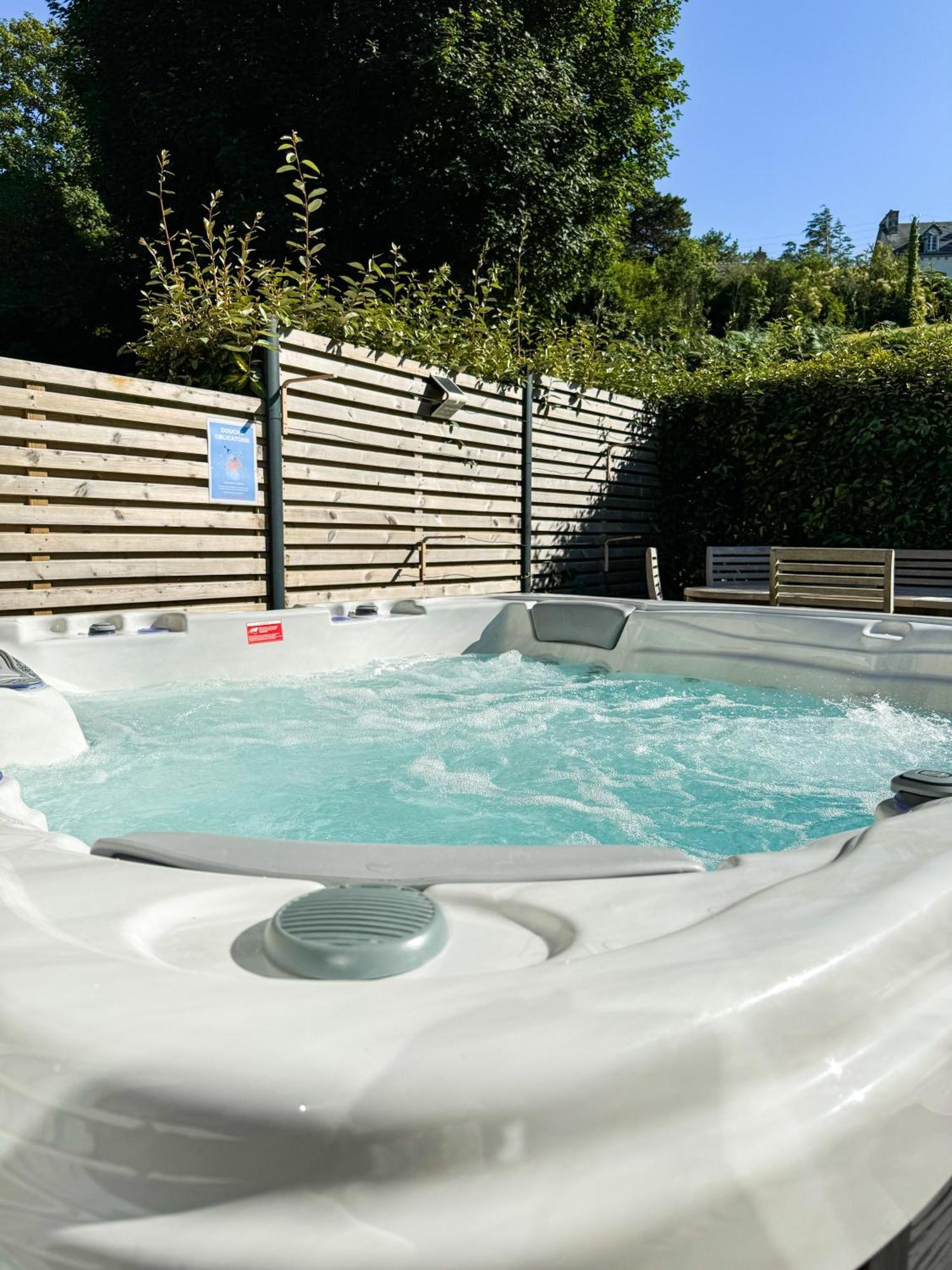 Jacuzzi Professionel Les Pieds Dans L'Eau Plage A 50 M Trévou-Tréguignec Extérieur photo